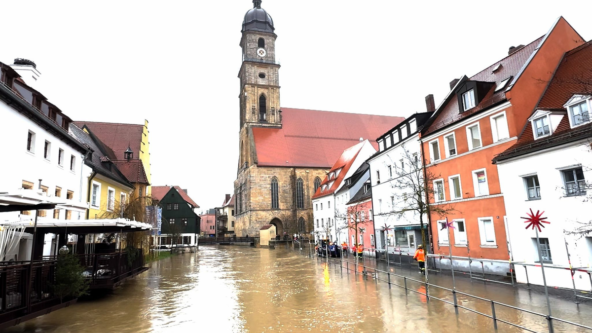 In Bayern gilt in weiten Teilen Hochwassergefahr. - Foto: Vifogra / Raum/vifogra/dpa
