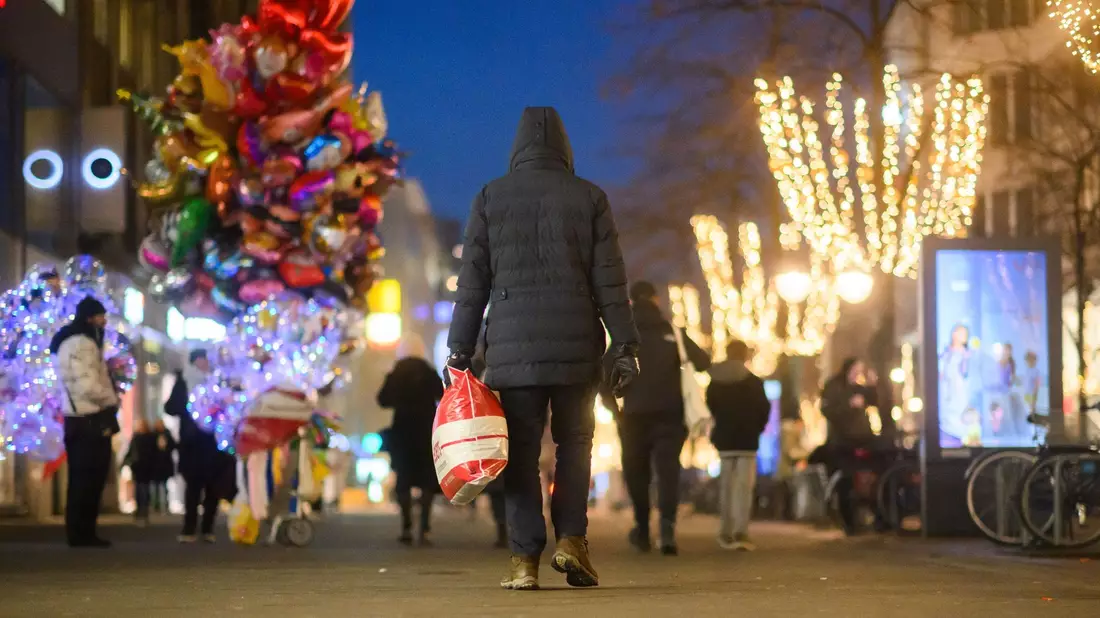 Zwei Drittel der Händler beklagen schlechtere Umsätze als im Vorjahr. - Bild: Julian Stratenschulte/dpa