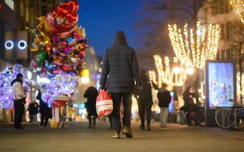 Zwei Drittel der Händler beklagen schlechtere Umsätze als im Vorjahr. - Foto: Julian Stratenschulte/dpa