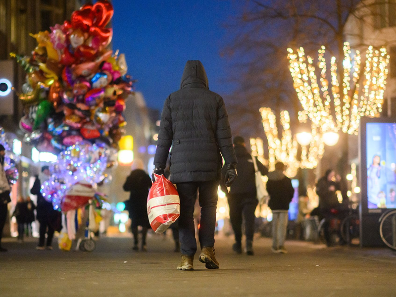 Zwei Drittel der Händler beklagen schlechtere Umsätze als im Vorjahr. - Foto: Julian Stratenschulte/dpa