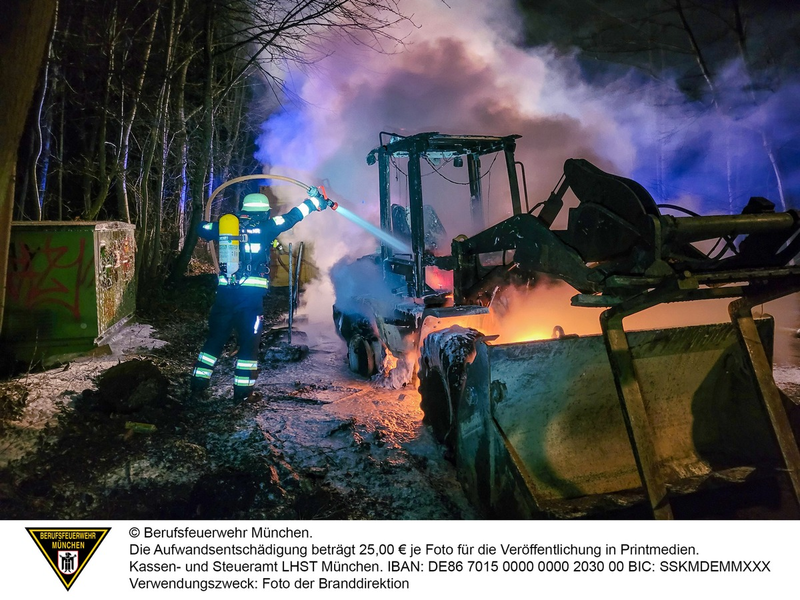 FW-M: Baumaschine ausgebrannt (Mittersendling) - Foto: presseportal.de