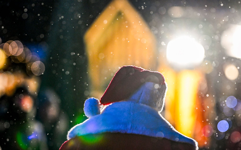 Ein Weihnachtsmann ist in Thüringen betrunken Auto gefahren und hat einen Unfall gebaut. (Symbolbild) - Foto: Jens Kalaene/dpa