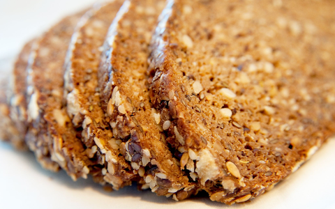 Eiweißbrot: Häufig sind «High Protein»-Produkte um ein Vielfaches teurer. - Foto: Andrea Warnecke/dpa-tmn/dpa