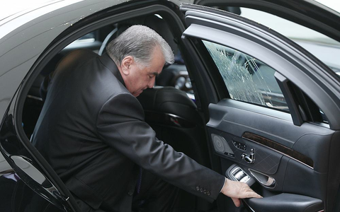 Die Scheibe ist dreckig: Rahmon steigt im Kanzleramt aus dem Auto (Archiv) - Foto: ĂŒber dts Nachrichtenagentur Die Scheibe ist dreckig: Rahmon steigt im Kanzleramt aus dem Auto (Archiv) - Foto: ĂŒber dts Nachrichtenagentur