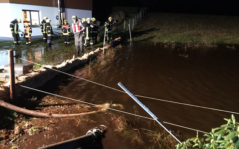 FW-ROW: Feuerwehren auch am Heiligabend gefordert - zahlreiche Einsatzstellen aufgrund des Hochwassers - Foto: presseportal.de