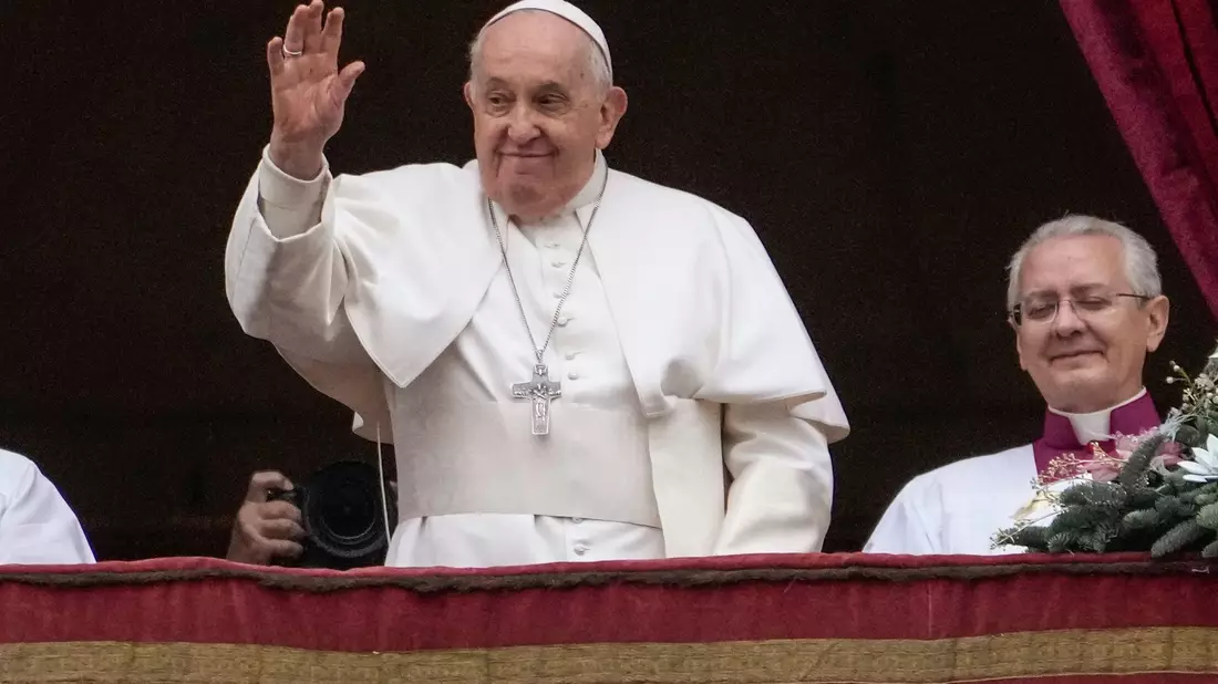 Papst Franziskus hat in seiner Weihnachtsbotschaft zu einem sofortigen Frieden im Gaza-Krieg aufgerufen. - Bild: Gregorio Borgia/AP