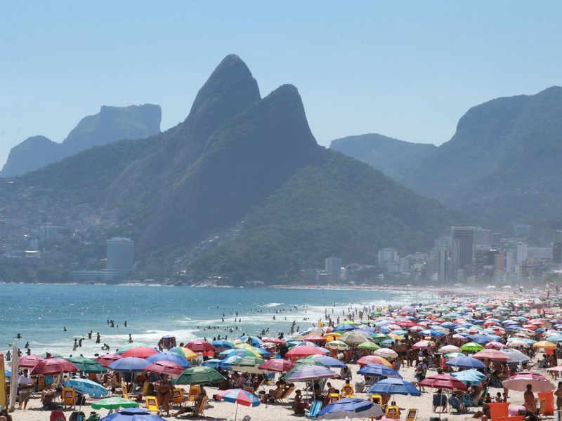 Gegen Rios meistgesuchten Kriminellen sollen mindestens zwölf Haftbefehle vorliegen. Nun hat er sich der Polizei gestellt. (Archivbild) - Foto: Eos80d, Jose Lucena/TheNEWS2 via ZUMA Press Wire/dpa