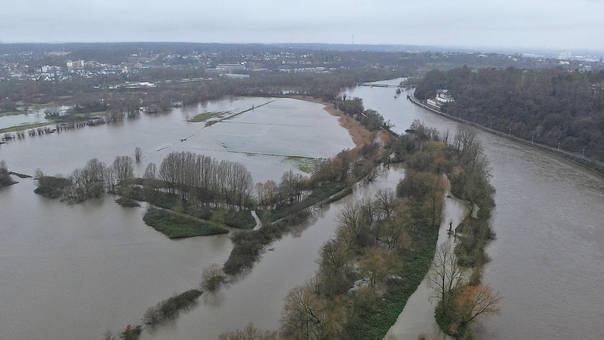 FW-MH: Folgemeldung zur Hochwasserlage: Pegel der Ruhr bleibt hoch aber konstant - Vorbereitungsmaßnahmen der Feuerwehr werden fortgesetzt - Foto: presseportal.de