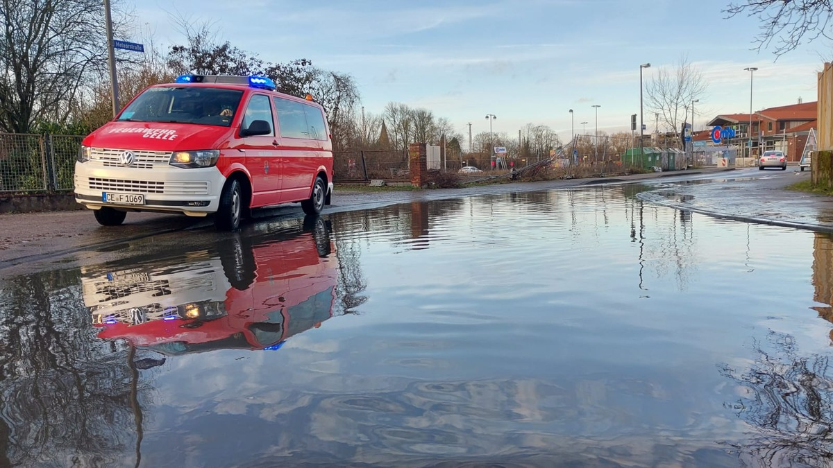 FW Celle: Hochwassereinsätze am 1. Weihnachtstag - 3. Lagemeldung! - Foto: presseportal.de