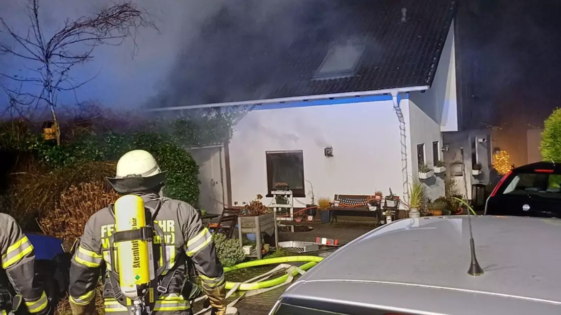 FW-EN: Wetter - mehrere kleine Hilfeleistungen an Heiligabend und dem ersten Weihnachtstag, sowie ein Wohnungsbrand an Heiligabend - Bild: presseportal.de