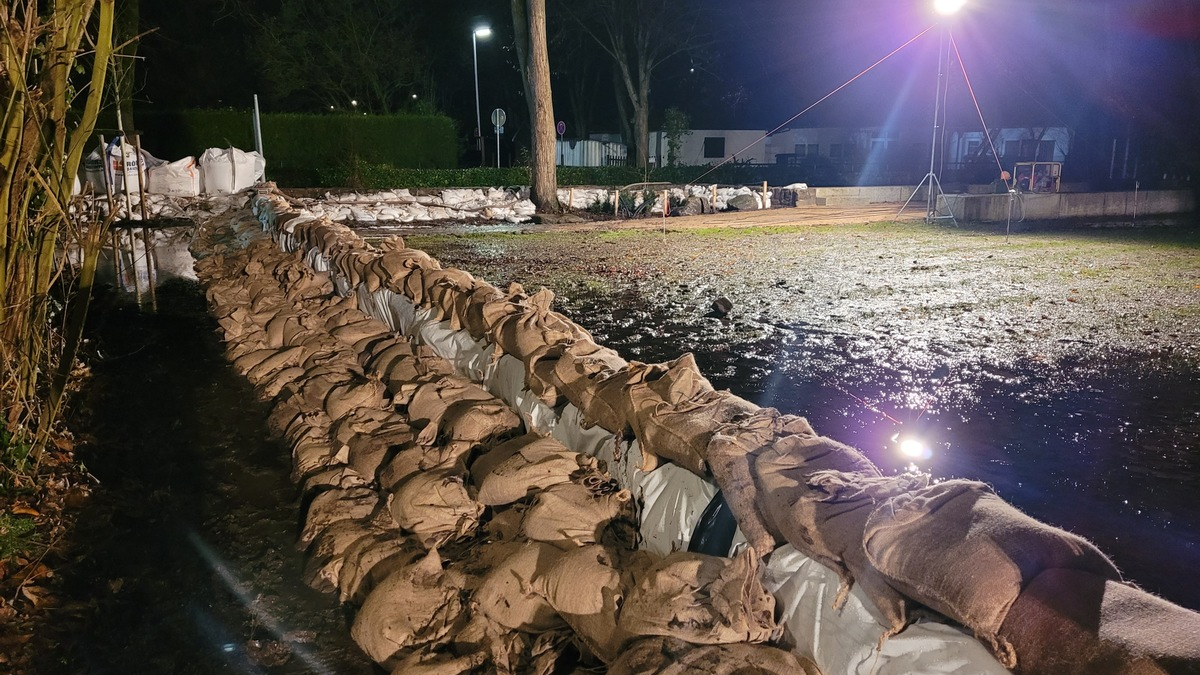 FW-ROW: Einsatzkräfte in Rotenburg weiterhin im Dauereinsatz - Foto: presseportal.de