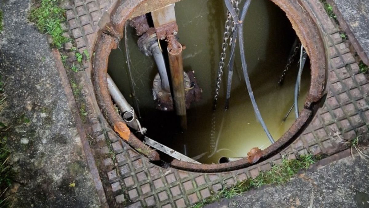 FFW Schiffdorf: Ausgefallene Abwasserpumpe sorgt für überfluteten Keller - Foto: presseportal.de
