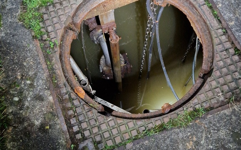 FFW Schiffdorf: Ausgefallene Abwasserpumpe sorgt für überfluteten Keller - Foto: presseportal.de