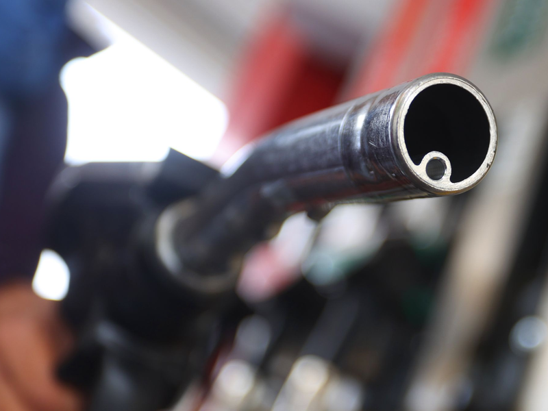 Viele hoffen auf Entspannung bei den Spritpreisen. - Foto: Karl-Josef Hildenbrand/dpa