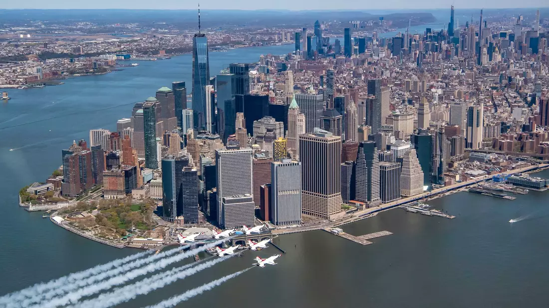 Jahrhundertelang war die Insel Manhattan überwachsen von dichtem Wald, in dem Algonkin-Ureinwohner lebten. - Bild: Cory Bush/U.S. Air/Planet Pix via ZUMA Wire/dpa