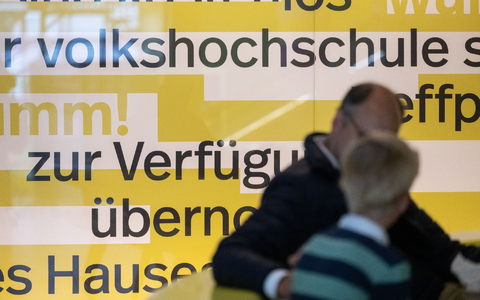 Es gibt einen deutlichen Trend bei Anmeldungen bei Anmeldungen an den Volkshochschulen. - Foto: Marijan Murat/dpa