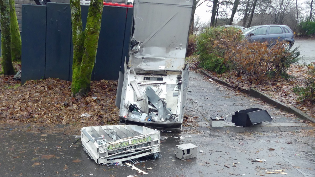 POL-GM: Zigarettenautomat aufgesprengt - Foto: presseportal.de