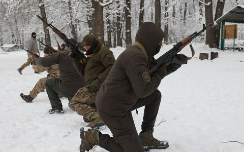 Ukrainische Soldaten erhalten eine Spezialausbildung unter Feldbedingungen in der Region Charkiw im Nordosten der Ukraine. - Foto: Ukrinform/dpa