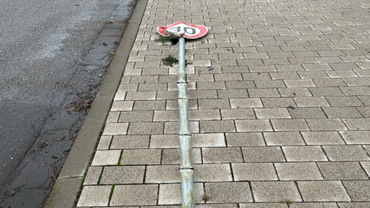 POL-PDLU: Verkehrsschild in der Johann-Klein-Straße beschädigt - Zeugen gesucht - Foto: presseportal.de
