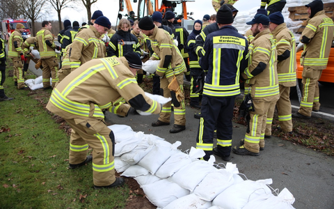 FW-OLL: UPDATE: Hochwasser in Sandkrug - Deich nässt durch - Weitere Sicherungsmaßnahmen erfolgen - Foto: presseportal.de