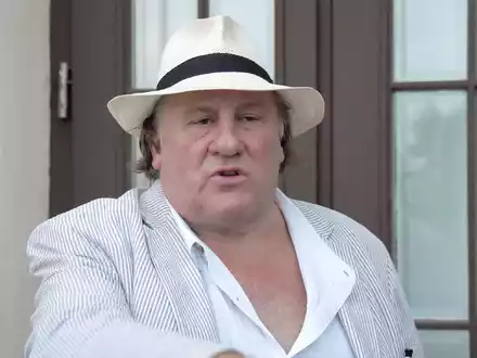 Mehrere Frauen werfen ihm unter anderem sexuelle Gewalt vor: Gérard Depardieu. - Foto: Marcus Brandt/dpa