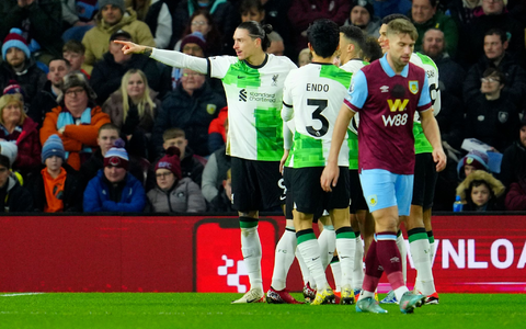 Liverpool übernimmt durch den Sieg in Burnley vorerst die Tabellenführung. - Foto: Jon Super/AP/dpa