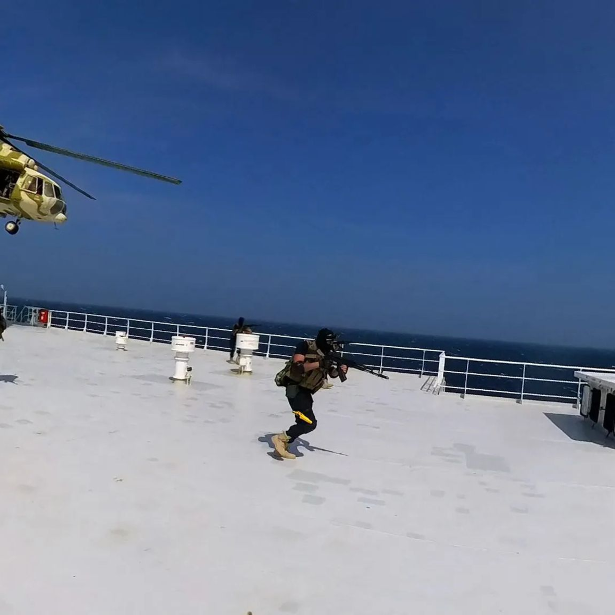 Angriff der Huthi-Rebellen auf das Frachtschiff «Galaxy Leader» (Archivbild). - Foto: ---/Houthi Military Media Center/dpa
