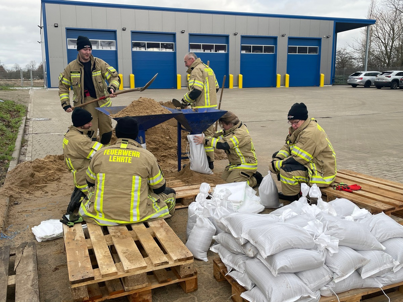 FW Lehrte: Aktualisiert zur Hochwasserlage im Stadtgebiet Lehrte Stand 26.12.2023 - 20:00 Uhr - Foto: presseportal.de