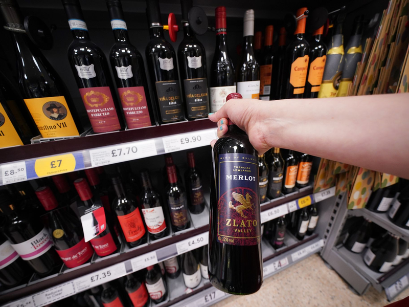 Künftig sollen die Menschen in Großbritannien auch wieder Wein und Sekt in Pint-Flaschen kaufen können. - Foto: Yui Mok/PA Wire/dpa