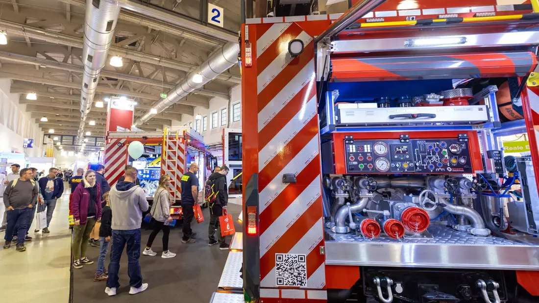 Spezialfahrzeuge sind teuer - werden für die Feuerwehren aber zunehmend wichtig. - Bild: Daniel Schäfer/dpa