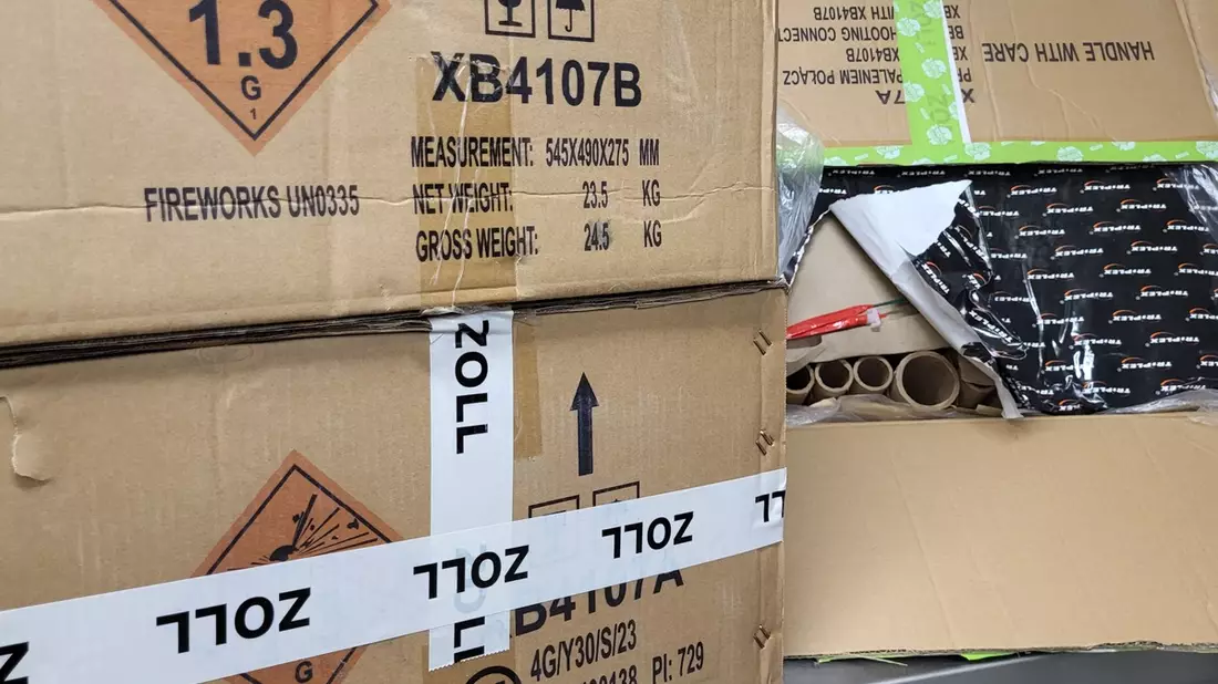HZA-KR: Hauptzollamt Krefeld stellt illegales Feuerwerk sicher und warnt - Bild: presseportal.de