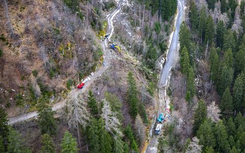 Eine Luftaufnahme des Felssturzes in Österreich. - Foto: Arno Melicharek/BUNDESHEER/APA/dpa