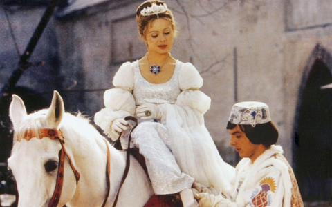 Silvester und Neujahr bei KiKA: Von Drei Haselnüsse für Aschenbrödel bis logo!-Jahresrückblick / Auf allen KiKA-Plattformen abwechslungsreiche Highlights zum Jahreswechsel - Foto: presseportal.de