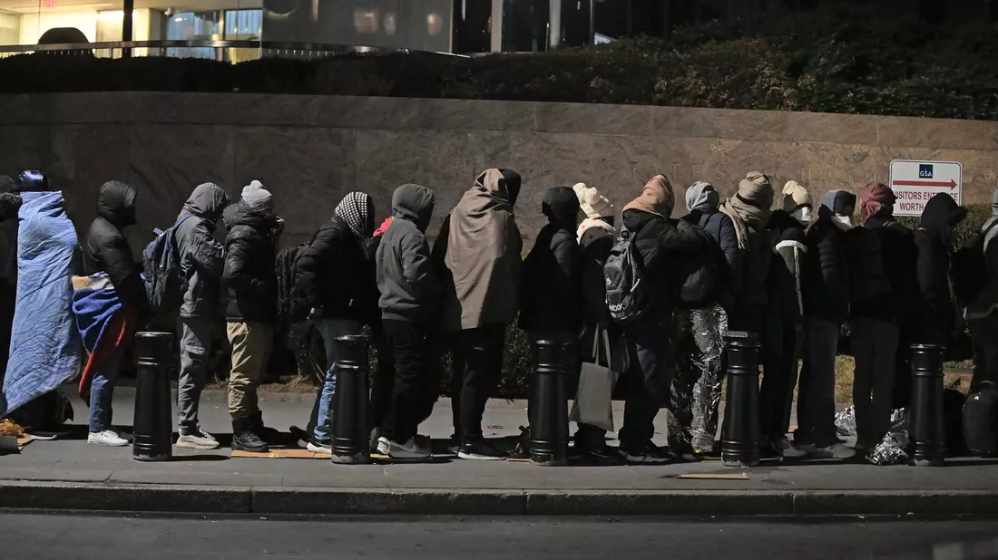 Viele der Migranten in New York kommen aus süd- und mittelamerikanischen Ländern. - Bild: Andrea Renault/ZUMA Press Wire/dpa