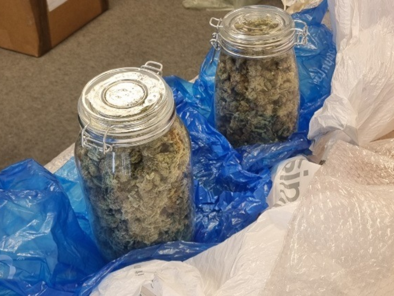 HZA-KI: Gebrauchte Home Accessories entpuppen sich als 2,023 kg Cannabis - Foto: presseportal.de