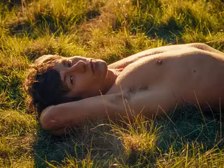 Barry Keoghan als Oliver in einer Szene des Films «Saltburn». - Foto: Amazon Prime/dpa