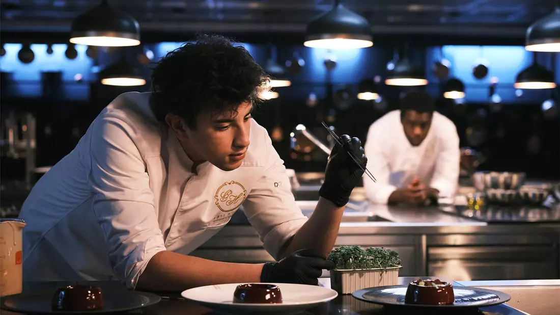 Riadh Belaiiche als Yazid in einer Szene des Films Sterne zum Dessert. - Bild: Alessandra Clemenza/24 Bilder/dpa