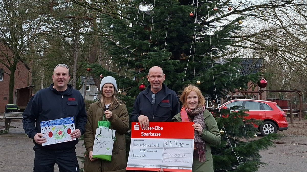 FW Bremerhaven: Personal der Feuerwehr Bremerhaven sammelt für SOS Kinderdorf - Foto: presseportal.de
