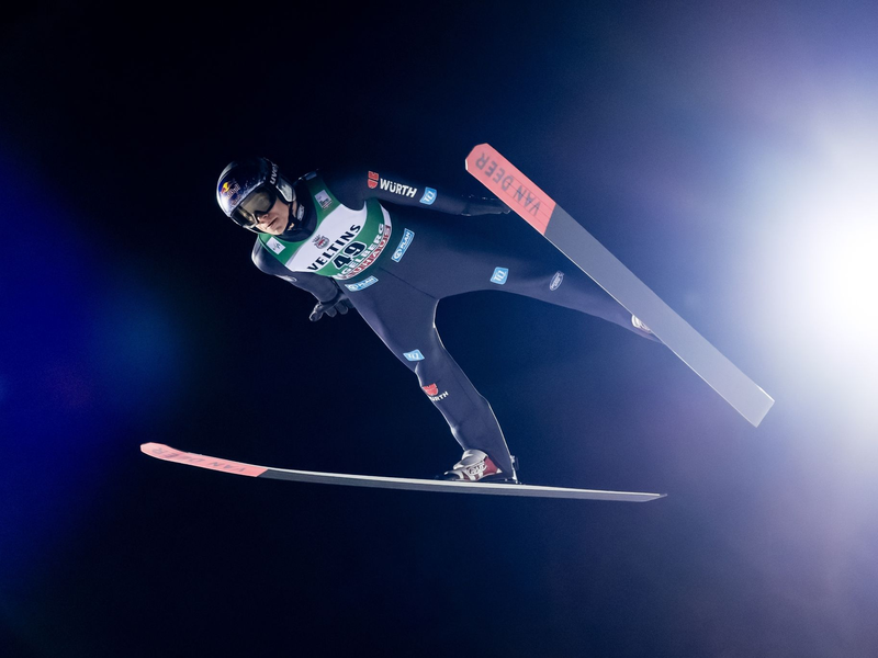 Andreas Wellinger freut sich auf die Tournee-Duelle mit Co-Gastgeber Österreich. - Foto: Philipp Schmidli/KEYSTONE/dpa