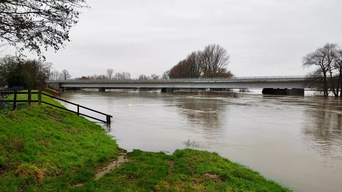 FW Hünxe: Folgemeldung zur Hochwasserlage, Stand 15:20 Uhr - Bild: presseportal.de