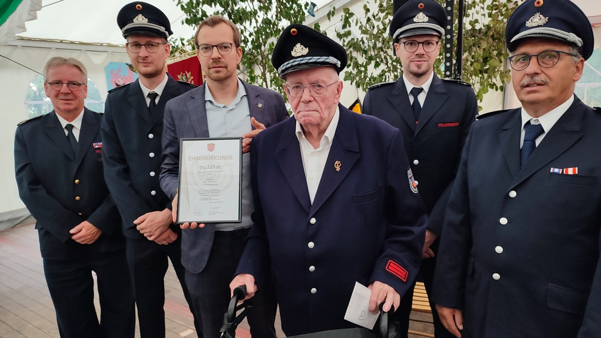 FW-KLE: Seit 70 Jahren bei der Feuerwehr - Foto: presseportal.de