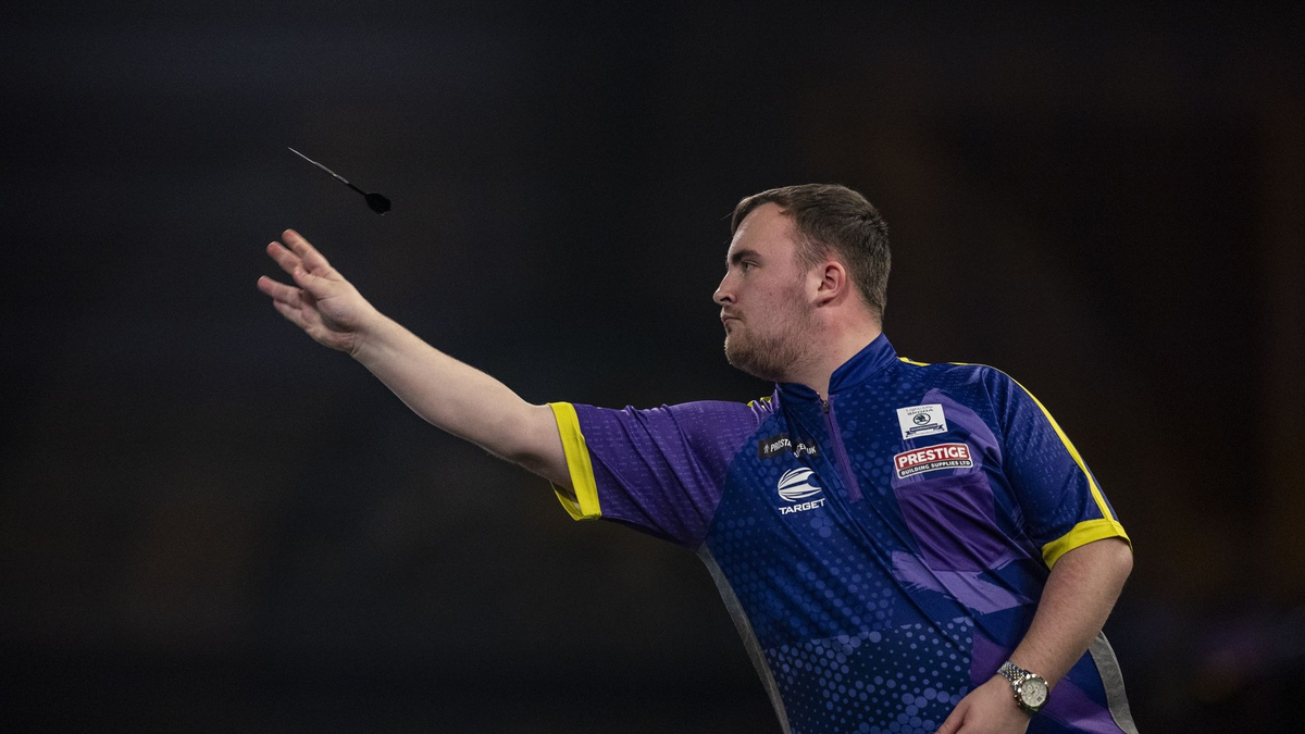 Hat bei seinem WM-Debüt das Achtelfinale erreicht: Luke Littler. - Foto: Steven Paston/PA Wire/dpa