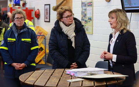 THW HB-NDS: THW-Kräfte in Niedersachsen und Bremen unermüdlich im Dauereinsatz / THW-Präsidentin Sabine Lackner besucht Einsatzstellen - Foto: presseportal.de