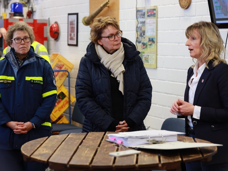THW HB-NDS: THW-Kräfte in Niedersachsen und Bremen unermüdlich im Dauereinsatz / THW-Präsidentin Sabine Lackner besucht Einsatzstellen - Foto: presseportal.de