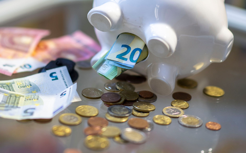 Ein Großteil der Ersparnisse liegt auf Giro- und Tagesgeldkonten oder wird als Bargeld zu Hause aufbewahrt. (Symbolbild) - Foto: Hendrik Schmidt/dpa