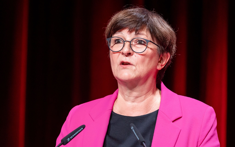 «Die CDU von Friedrich Merz entwickelt sich auf eine Art und Weise, die ich für eine über lange Jahre Verantwortung tragende Partei schon bedenklich finde», sagt Saskia Esken. - Foto: Moritz Frankenberg/dpa