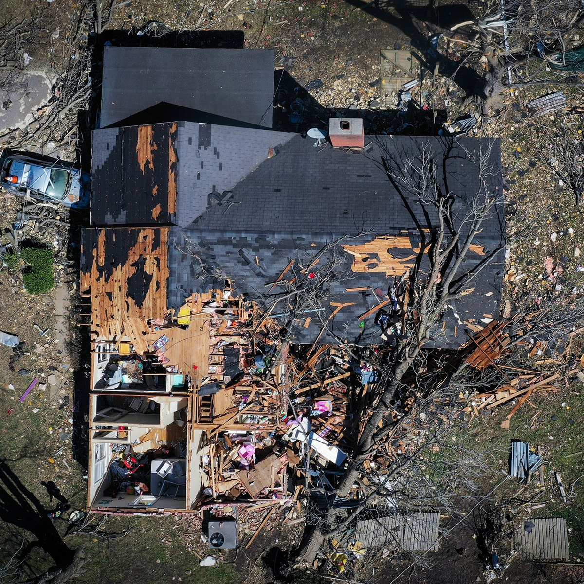 Ein Haus wurde im April in Covington im US-Bundesstaat Tennessee durch einen Tornado zerstört. - Foto: Patrick Lantrip/Daily Memphian/AP/dpa