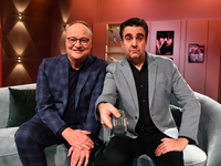 Oliver Welke (l) und Bastian Pastewka präsentieren Welke & Pastewka - Wiedersehen macht Freude!. - Foto: Julia Feldhagen/ZDF/dpa