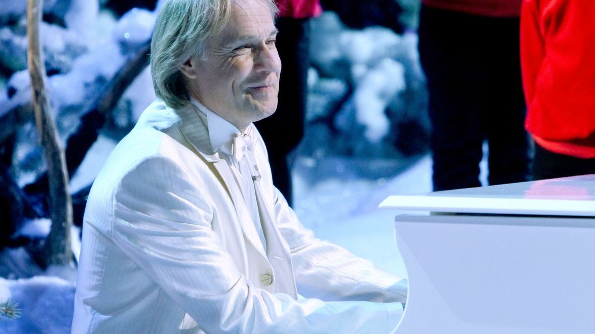 Der französische Pianist Richard Clayderman wird 70. - Foto: Andreas Lander/ZB/dpa