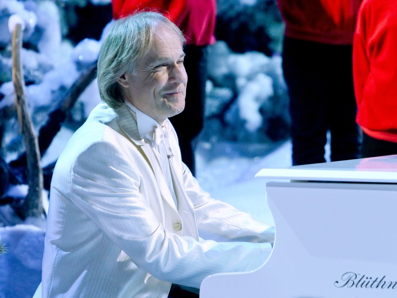 Der französische Pianist Richard Clayderman wird 70. - Foto: Andreas Lander/ZB/dpa